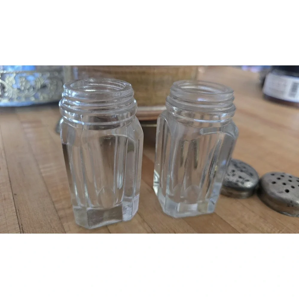 VTG Glass Salt & Pepper Shakers‎ w/ Metal Lids Farmhouse Kitchen Dining Decor